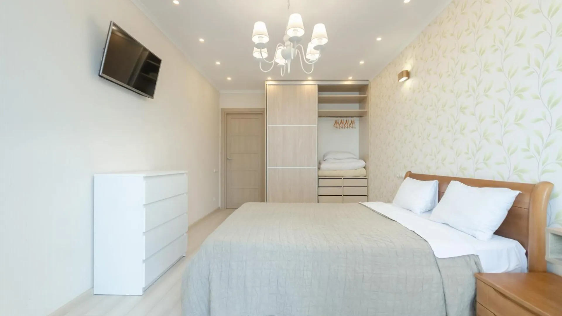 Petrovdom Apartments 3-143 In Rc Central Park, 7 John Mccain Street 基輔 0*,  乌克兰
