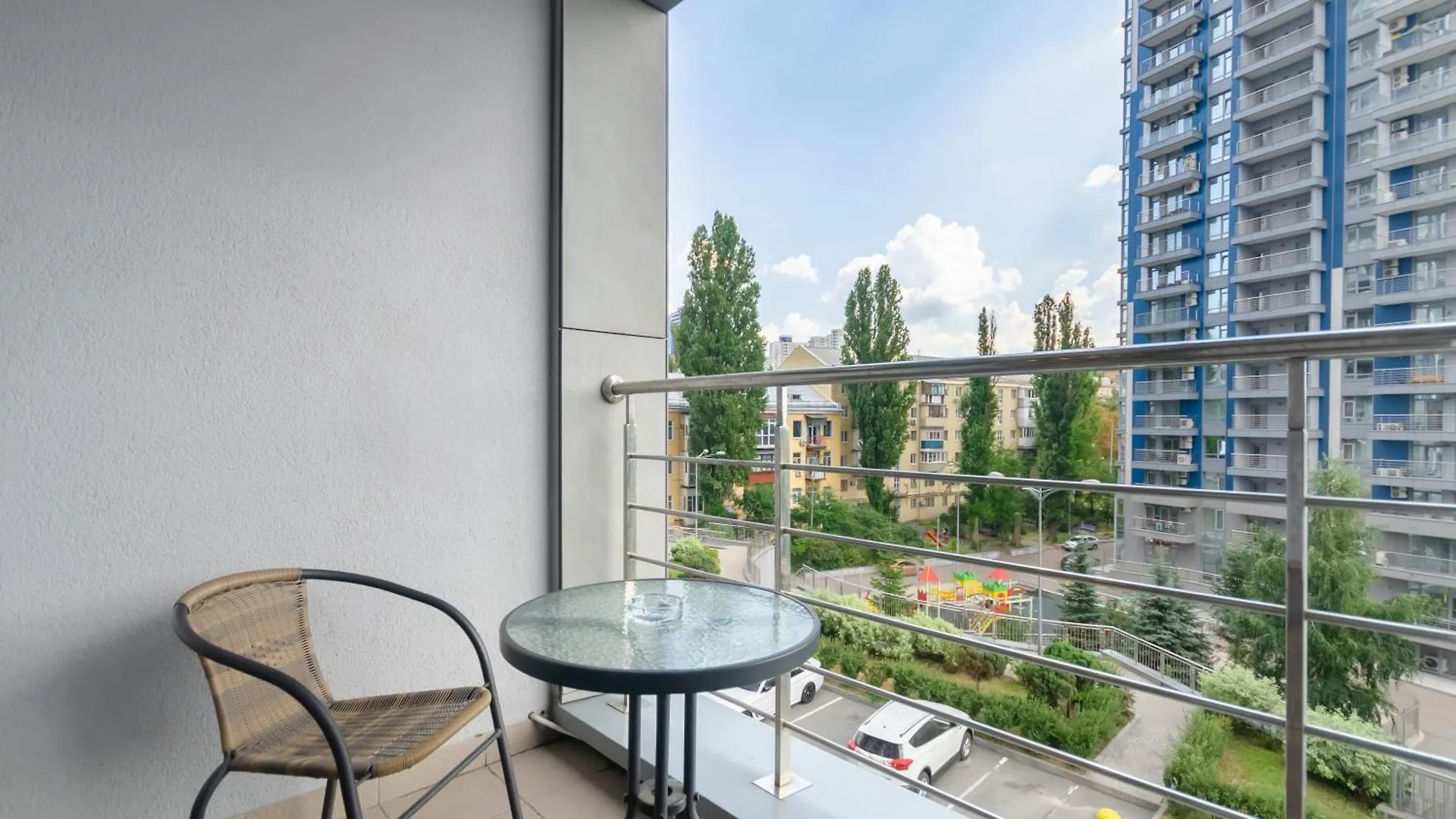 Petrovdom Apartments 3-143 In Rc Central Park, 7 John Mccain Street Kyjev